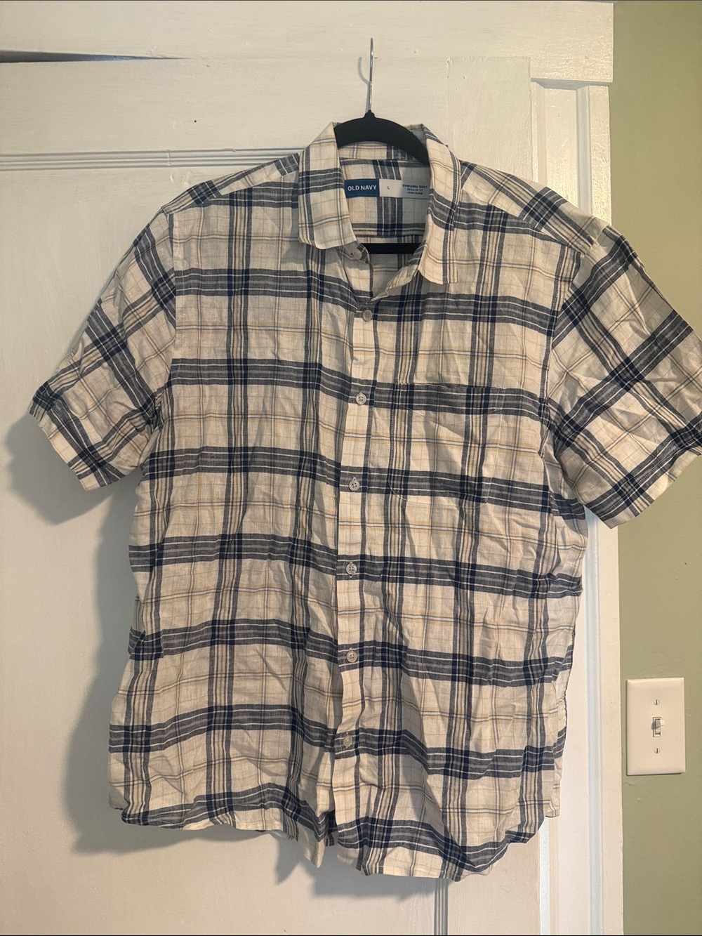 Old Navy Men's White and Navy Plaid Short-Sleeve Button-Down Shirt